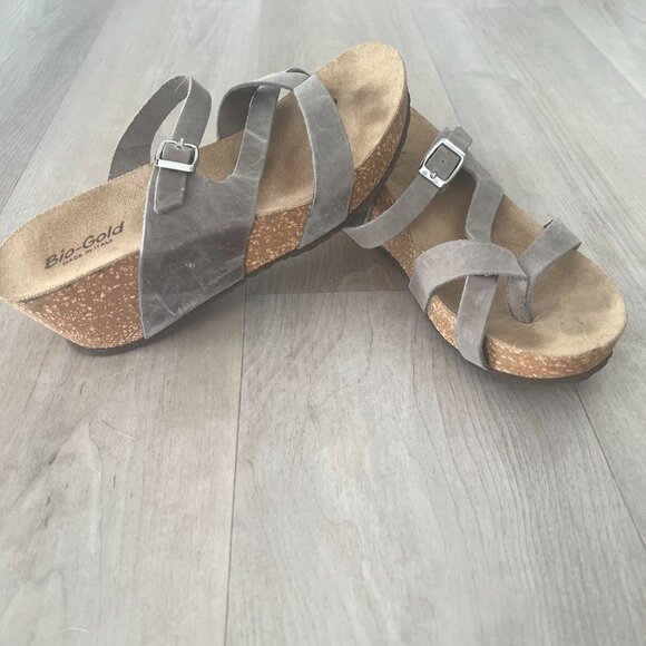 Bio Gold Sandals Sz 8 Gray Wedge Cork Leather Bohemian Comfort Strappy Slip On - Picture 7 of 7